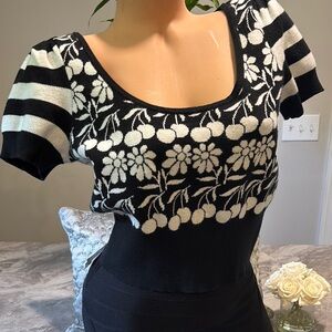 Maeve by Anthropologie Black and White Trixie Fitted Short Sleeve Sweater